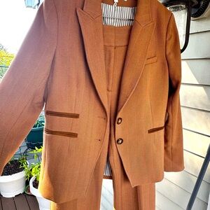 Veronica Beard polyester suit. Pants are 3/4 in length.